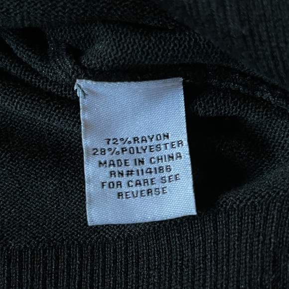 Cold shoulder sweater - Picture 8 of 8